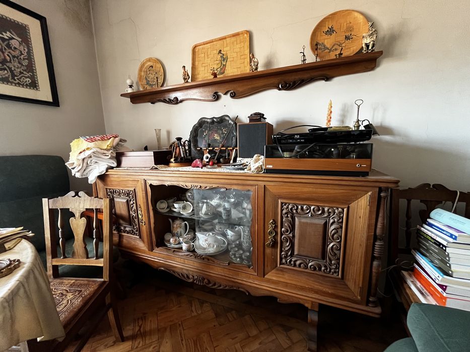 Aparador de sala antigo s/ recheio