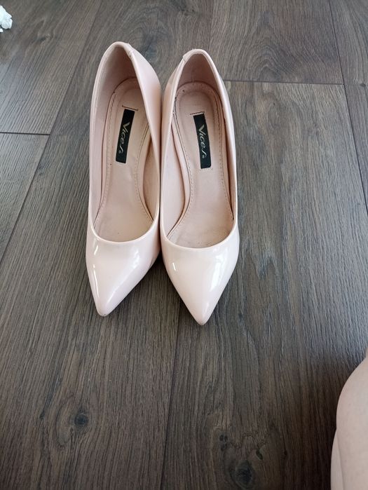 Buty na obcasie 36