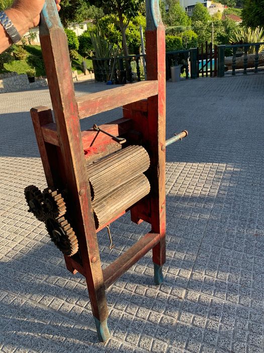 Relator de uvas usado