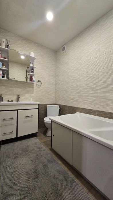 Продам дом с бассейном вул  Незламна