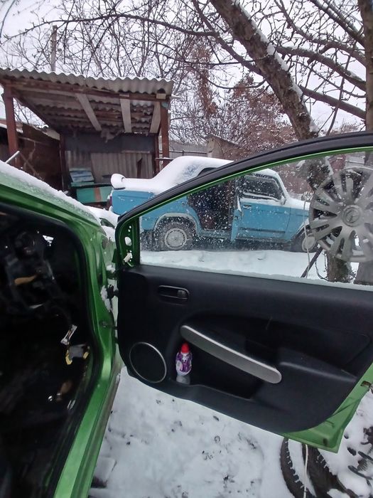 передняя дверь мазда 2