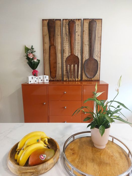 3 Quadros decorativos ( colher, garfo e faca). Medidas : 30cm x 90cm.