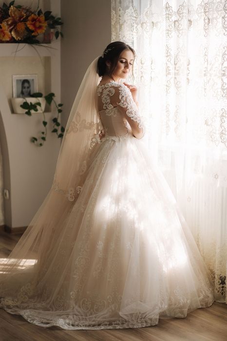 Весільна сукня