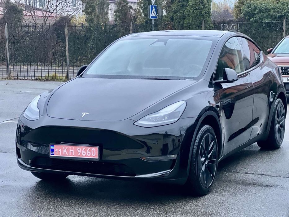 Tesla model y 2024