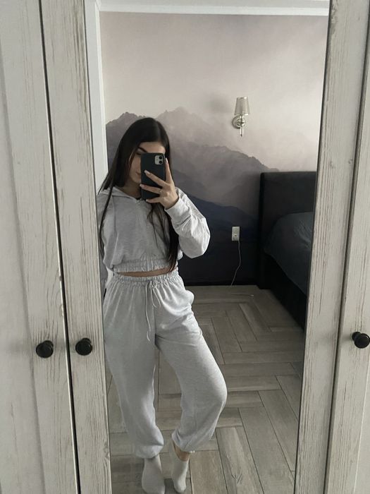 гарний сірий спортивний костюм, розмір S