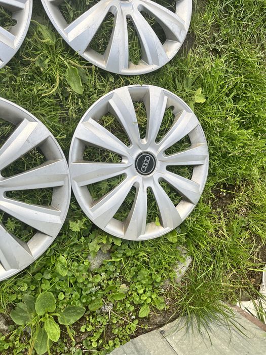 Kołpaki 16 cali Audi cztery sztuki, logo, zestaw, komplet