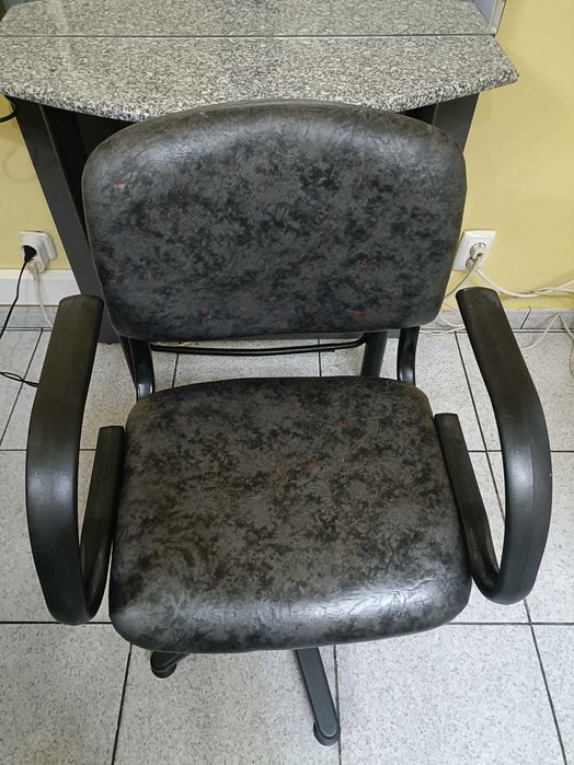 Móvel e cadeira para Cabeleireiro