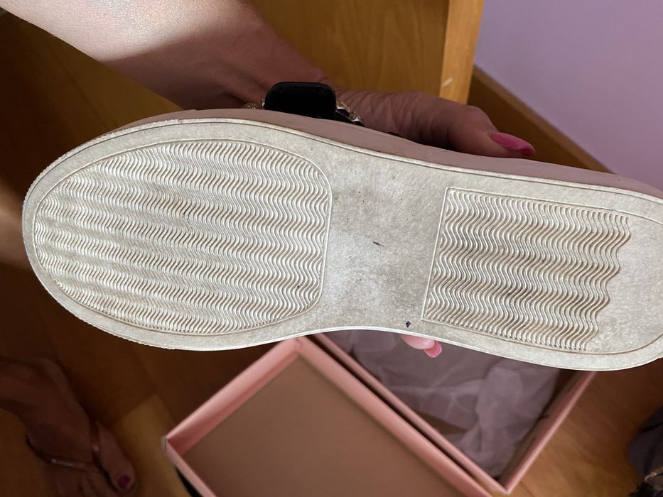 Sapatos UTERKE pele pretos/novos , fivela c brilhantes!