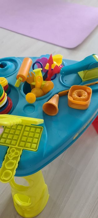 Stolik do zabawy ciastoliną z akcesoriami