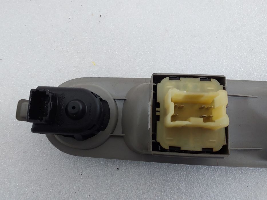 Comando / botão / interruptor vidros frente esquerdo RENAULT Zoe (BFM_