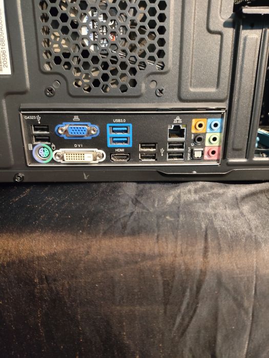 Lenovo retro PC Uszkodzony
