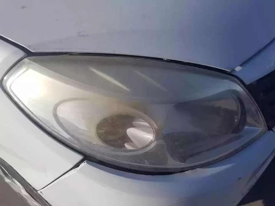 FAROL DIREITO DACIA SANDERO 2011 -8200733877