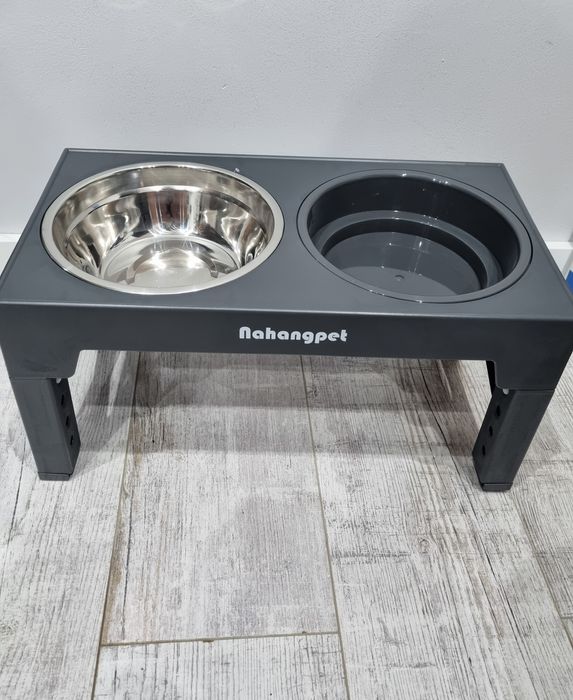 Podwójna miska dla psa stolik