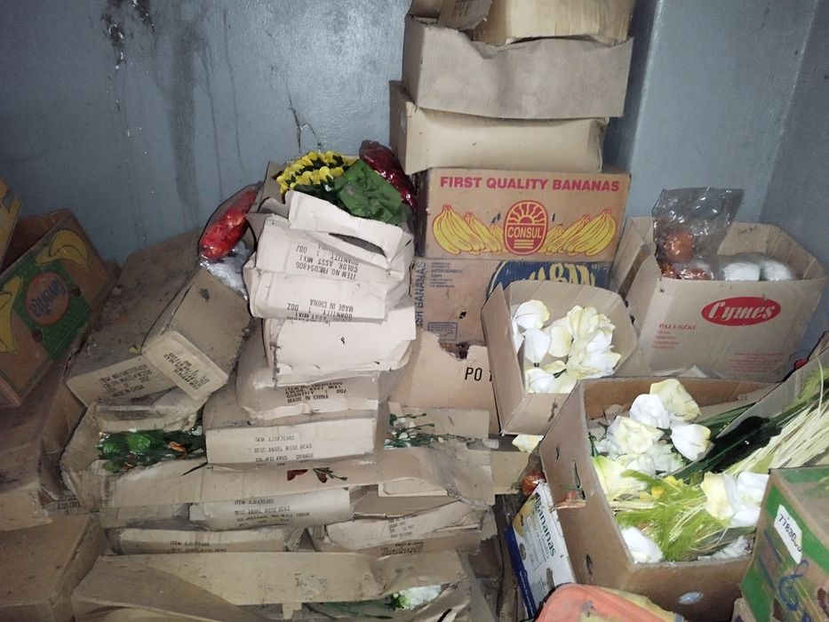 Sztuczne kwiaty, wiązanki, elementy, NOWE. Święto zmarłych, grób.