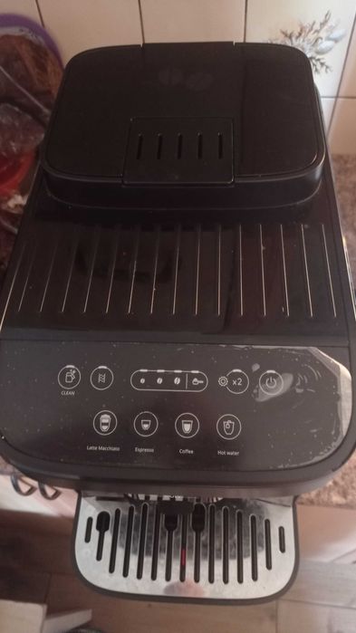 Продам кавоварку DELONGHI ECAM 290.51.b