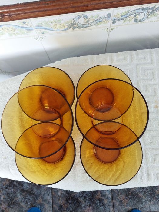 Tijelas de vidro em tons castanho431153925126901763