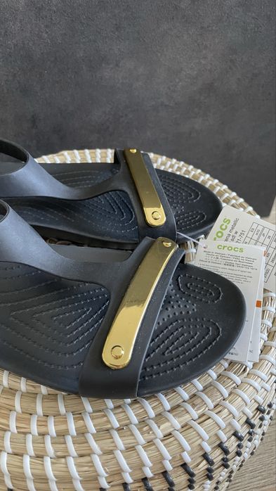 Crocs sandały Serena Metallic Bar Gold/Black W10 41/42