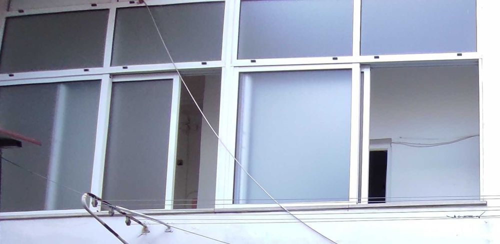 Caixilho/Janela de alumínio – 3,90 m × 2,25 m