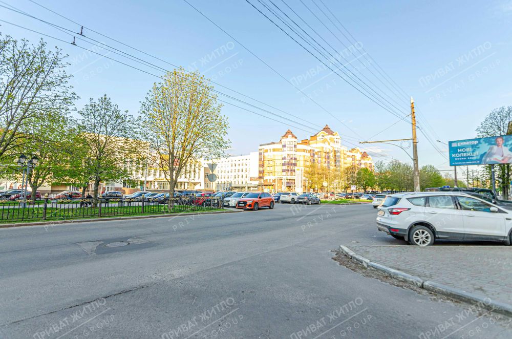 Комерційне приміщення в центрі міста (навпроти "Листопада)
