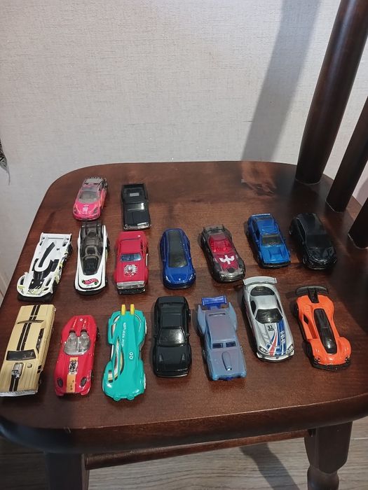 Продаю хотвилз машинки в хорошем состоянии