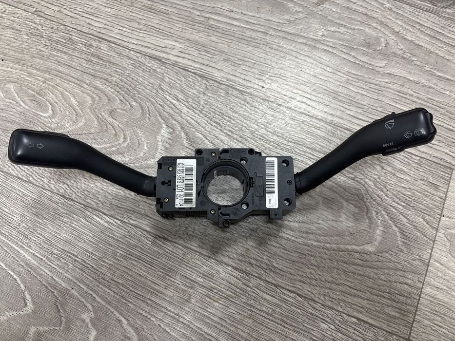 Підрульові перемикачі світла, двірників, поворотів Skoda Octavia