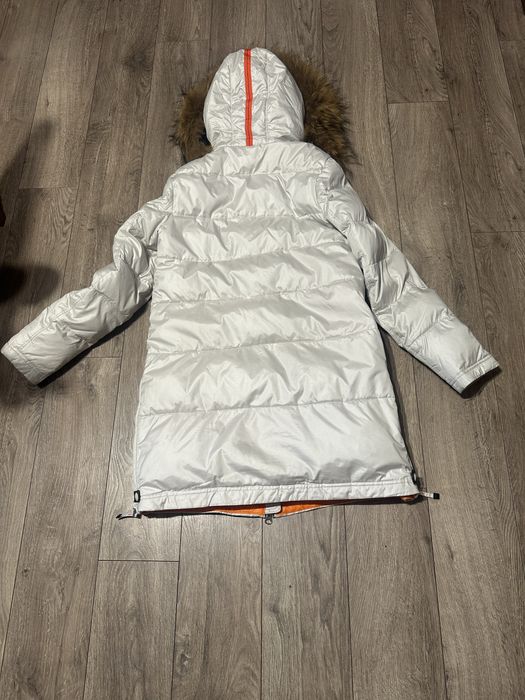 Жіночий пуховик з натуральним хутром