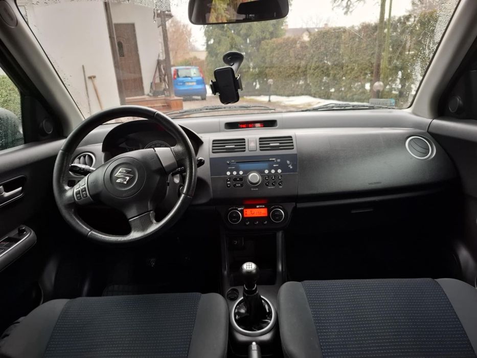 Suzuki Swift - ekonomiczny 1,3 - 2008 rok