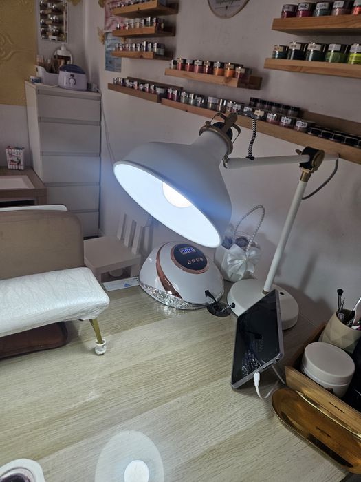 Vendo 2 candeeiros usados em bom estado com lâmpadas led