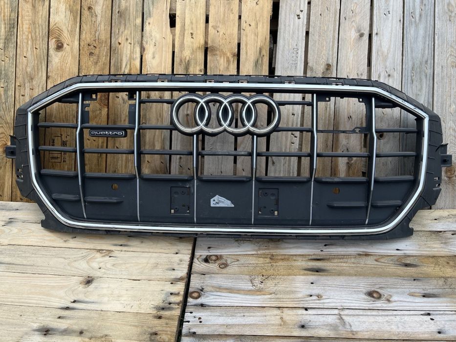 AudiQ8 решетка радиатора гриль 4M8853651D
