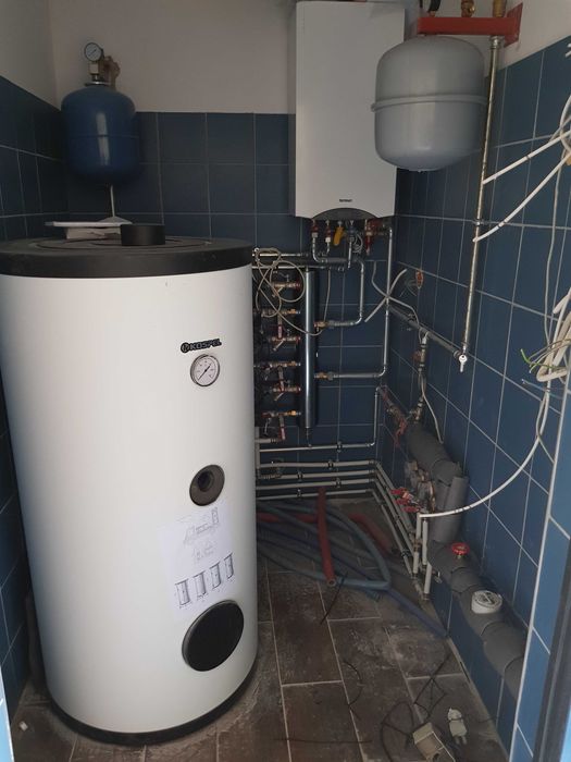 Dom 135 m² centrum Giżycka . Stan prawie deweloperski . 3 kondygnacje . Możliwość działalności