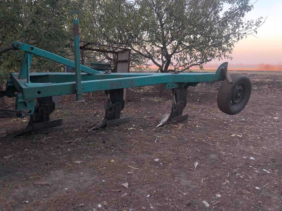 Продам плуг ПЛН-3-35 ,