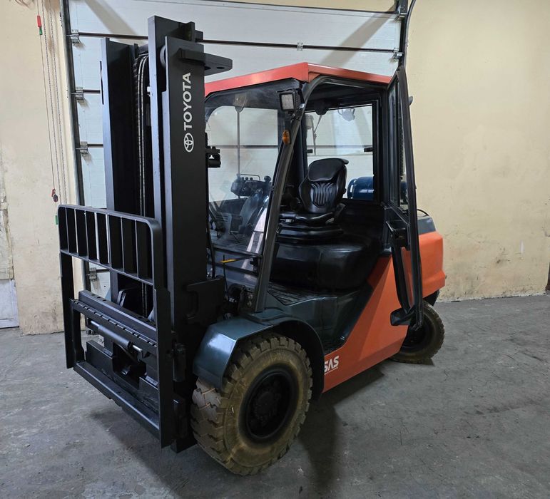 Навантажувач вилковий, газовий Toyota 5 тонн/ Погрузчик вилочный