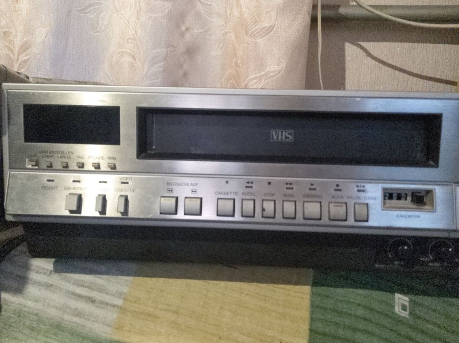 Видеомагнитофон Sharp VC-8300