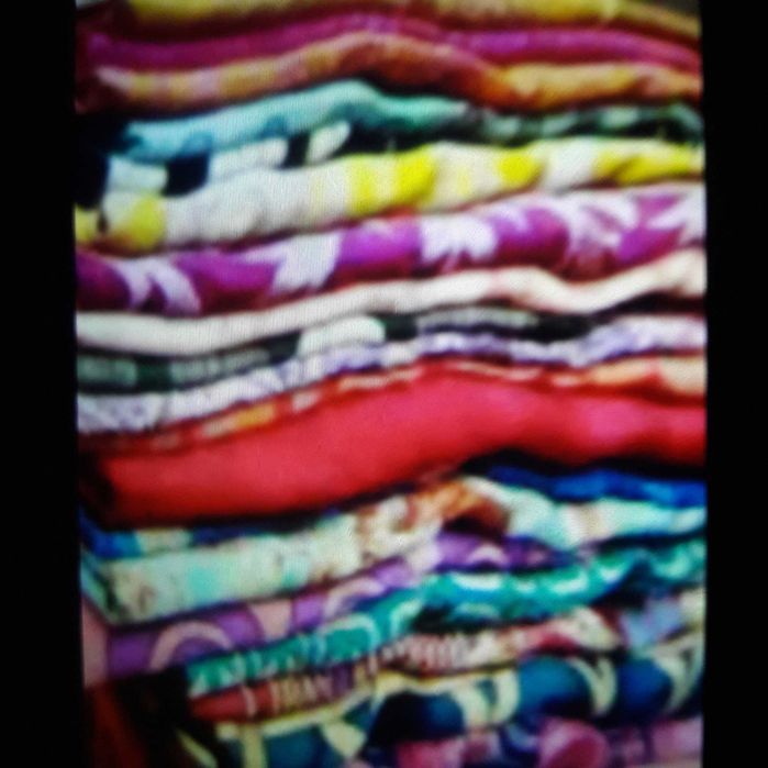 Lote de linda roupa indiana usada em bom estado feita na India blusas calças tunicas echarpes etc...