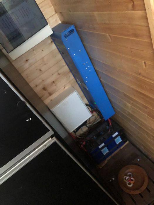 Sistema Solar Completo Off-Grid 750W — Victron + LiFePO4 280Ah