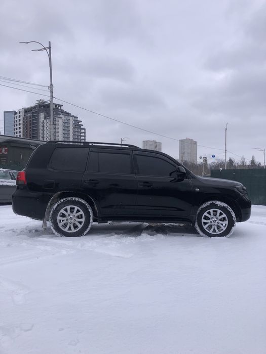 Продам TOYOTA LAND CRUISER 200, 4.0газ/бензин, не фарбована
