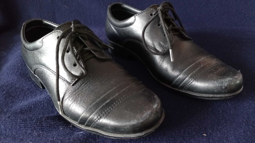 Pantofle chłopięce skórzane wiązane r 28