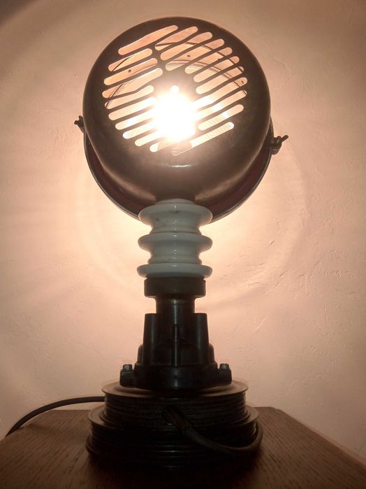 lampa stojąca industrialna loft reflektor