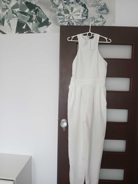 Biały elegancki kombinezon PrettyLittleThing XS/S