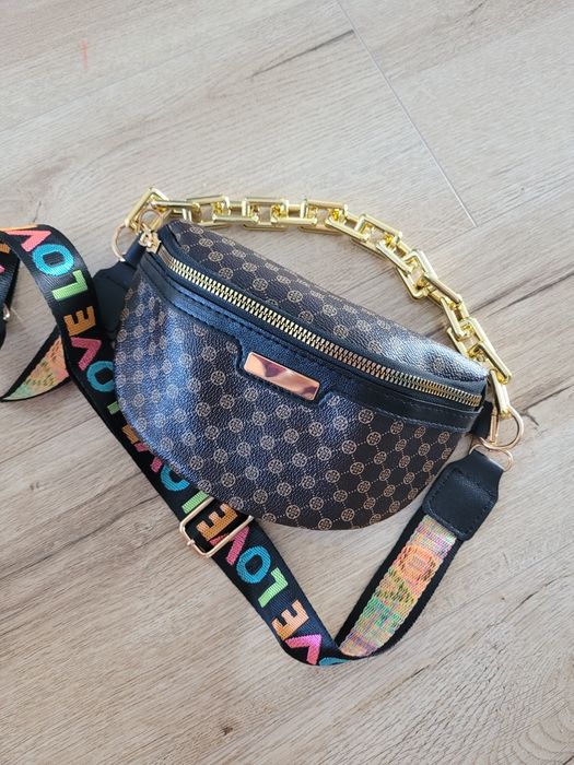 Saszetka nerka na biodro brązowa wzorek z łańcuchem gruby pasek