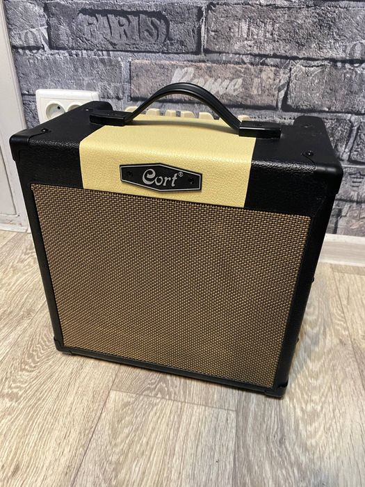 Електрогітара cort g110 
Комбопідсилювач cort CM15R