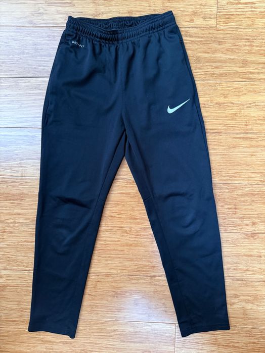 Spodnie chłopięce r. 137-147 Nike