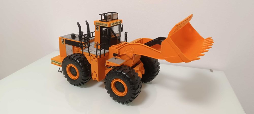 Camião Caterpillar - Brinquedo