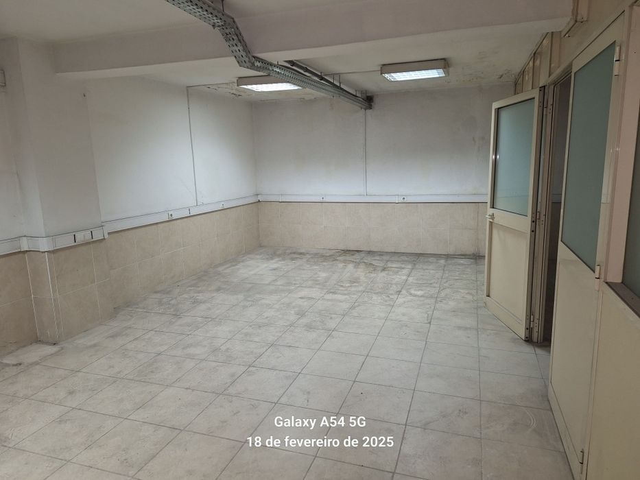 Arrendamento Garagem ou Armazém - Luz incluída - 50 m2