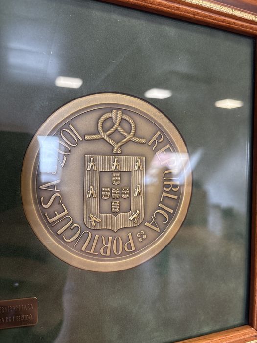 Quadro com medalha de 1 escudo
