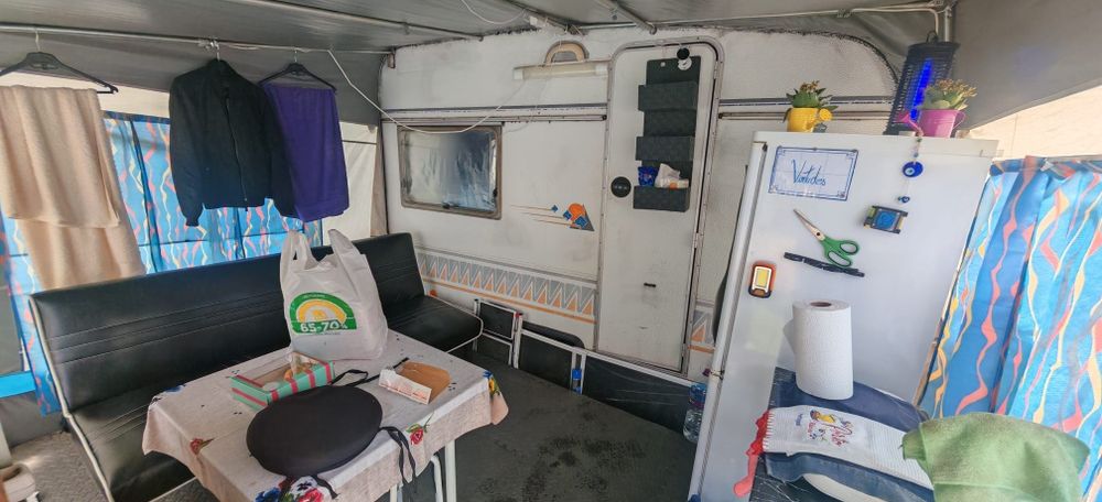 Caravana com avançado pluma 300