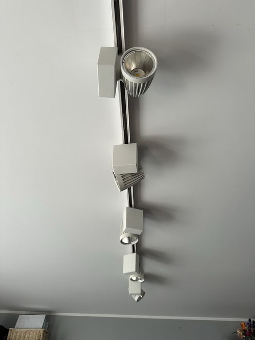 Oswietlenie szynowe z 5 lampami LED, reflektorami
