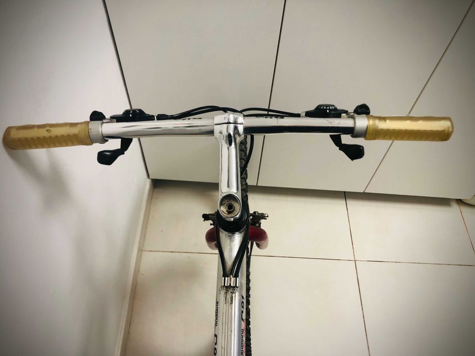 Bicicleta BTT c material Shimano