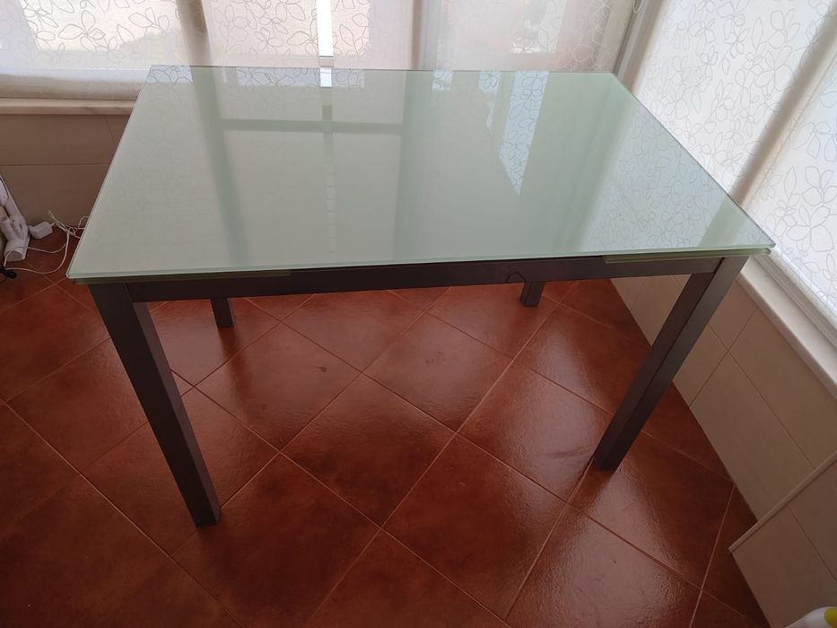 Mesa cozinha em vidro temperado e extensível