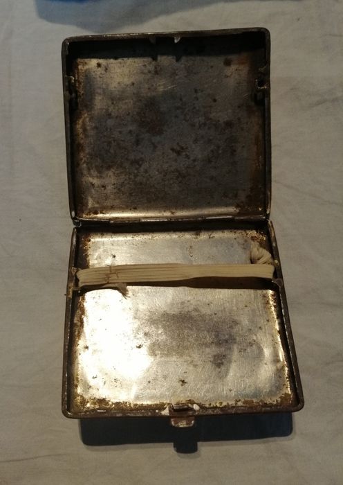 Papierośnica vintage dla kolekcjonerów